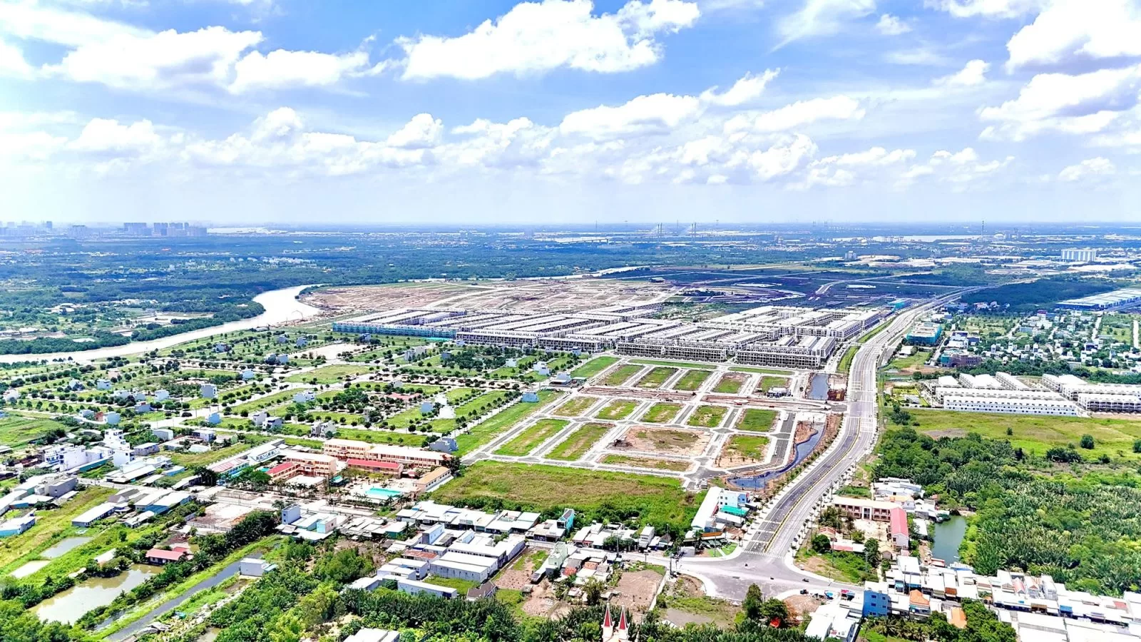 Mua đất nền sao cho an toàn? Kinh nghiệm kiểm tra pháp lý và đàm phán giá tốt