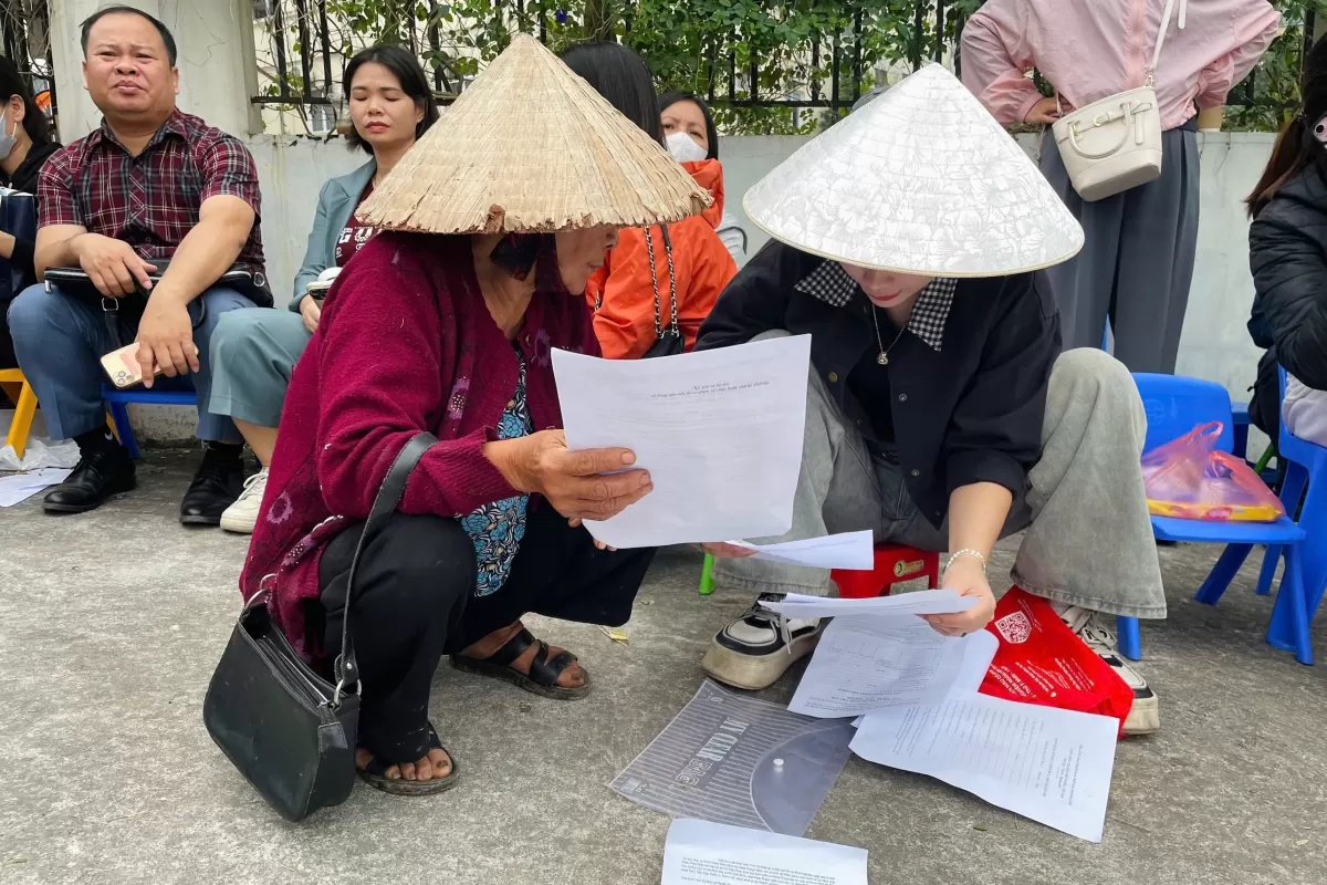 Dân “khu nhà giàu” được bốc thăm mua nhà xã hội, Hà Nội lên tiếng